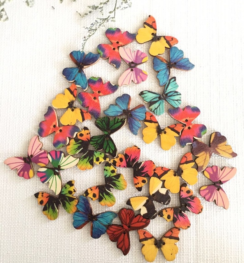 50 bottoni in legno a forma di - Embellishments For Scrapbooking recensione e prezzo