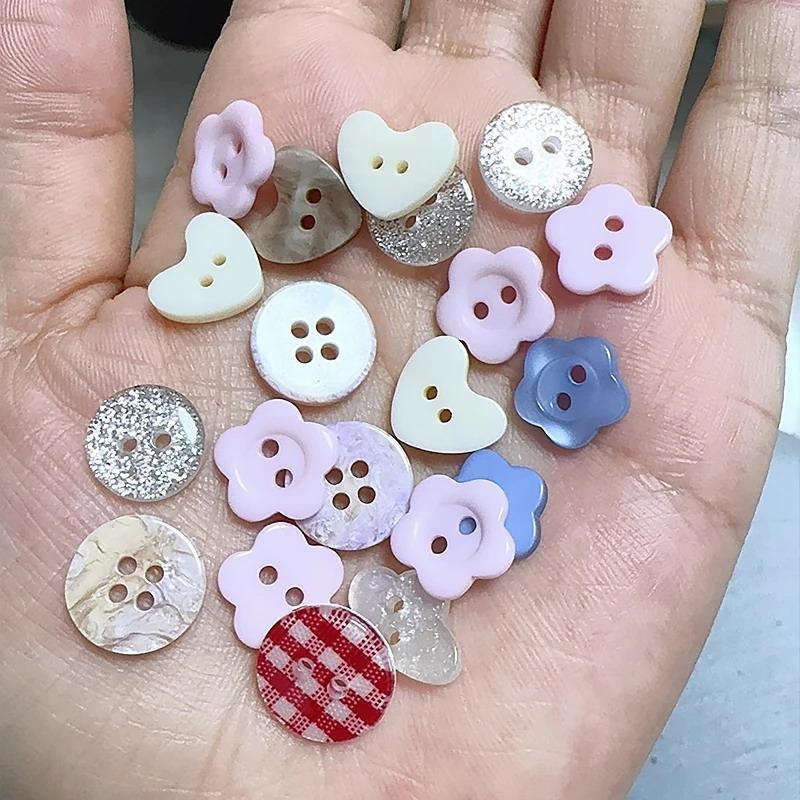 10 Pezzi di Bottoni Decorativi - Embellishments For Scrapbooking recensione e prezzo