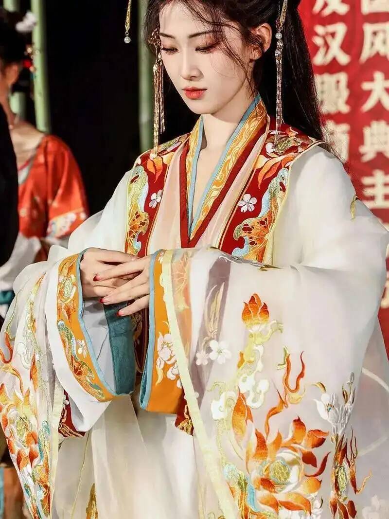 Dinastia Ming Hanfu Ricamo Hea - Embroidery Craft recensione e prezzo